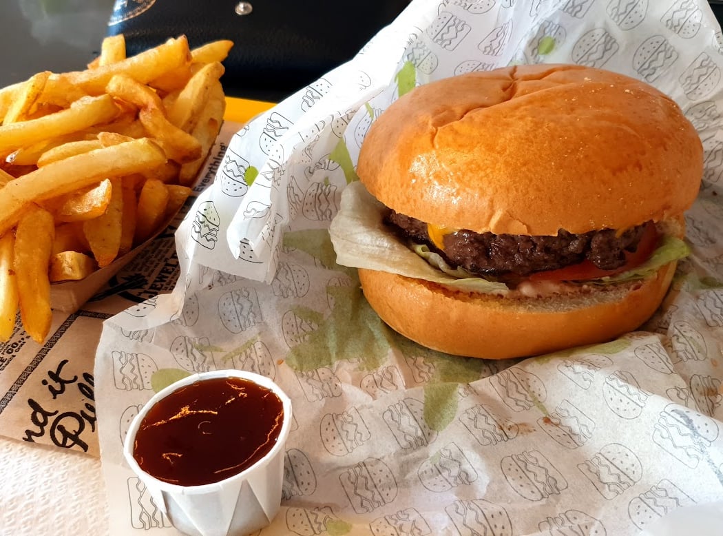 Mady's burger 3